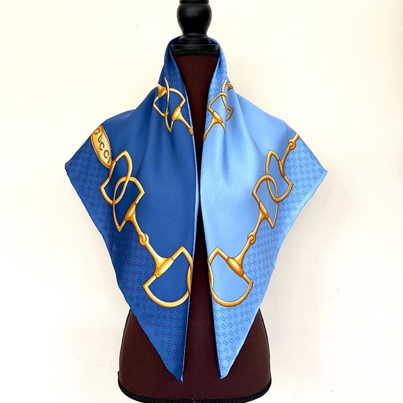 Display # 1 Gucci Scarf Logo Horsebit Chains Double Blue Large Silk Wrap - Picture 5 of 16